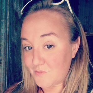 Meet your Posher, Hollie